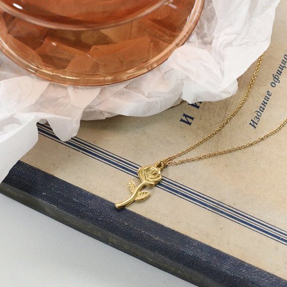 NEW 18K Gold Plated Rose Flower Pendant Necklace - Picture 5 of 10